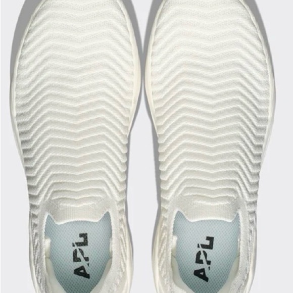 APL Women's TechLoom Traveler
Ivory / Metallic Gold Size 8. Worn once indoors - Picture 3 of 9